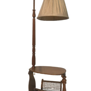 Antieke krantenbak met lamp