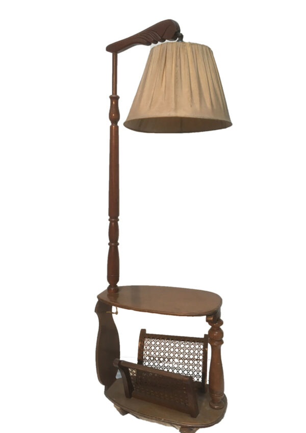 Antieke krantenbak met lamp
