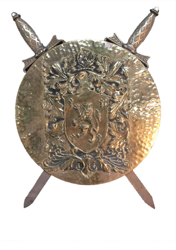 Koperen schild met leeuw