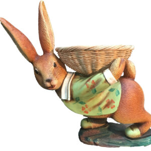 Paashaas met eiermandje op rug