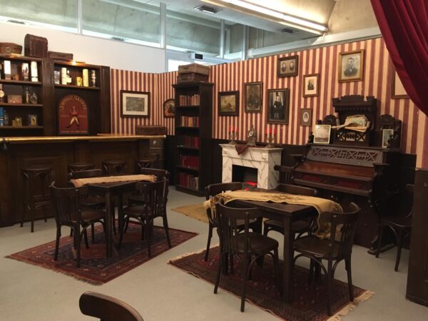 Decorwand Pub/Bruin café