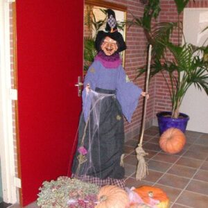 Halloween staande heks met geluid